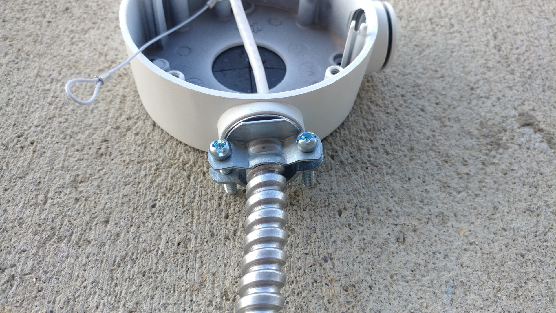 FMC Connector to mounting box