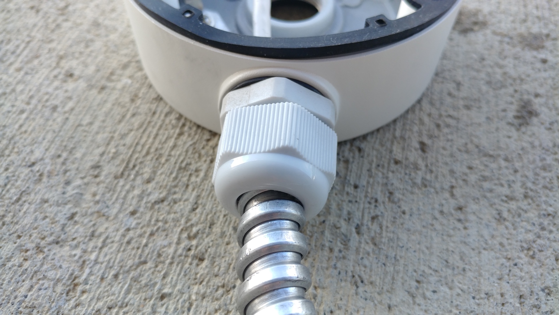 FMC to mounting box adaptor